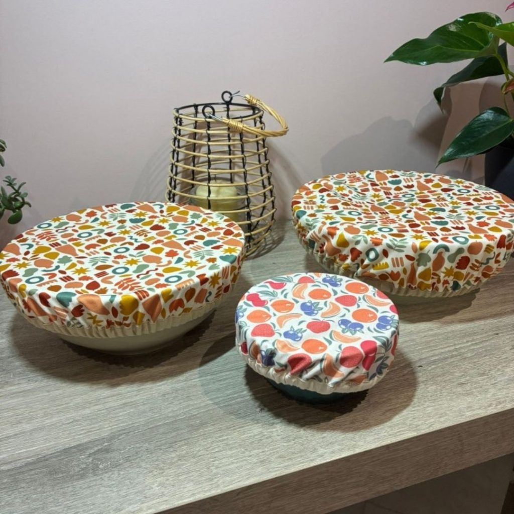 rCharlottes alimentaires réutilisables en tissu PUL, faciles à entretenir et disponibles en plusieurs tailles pour protéger les aliments.