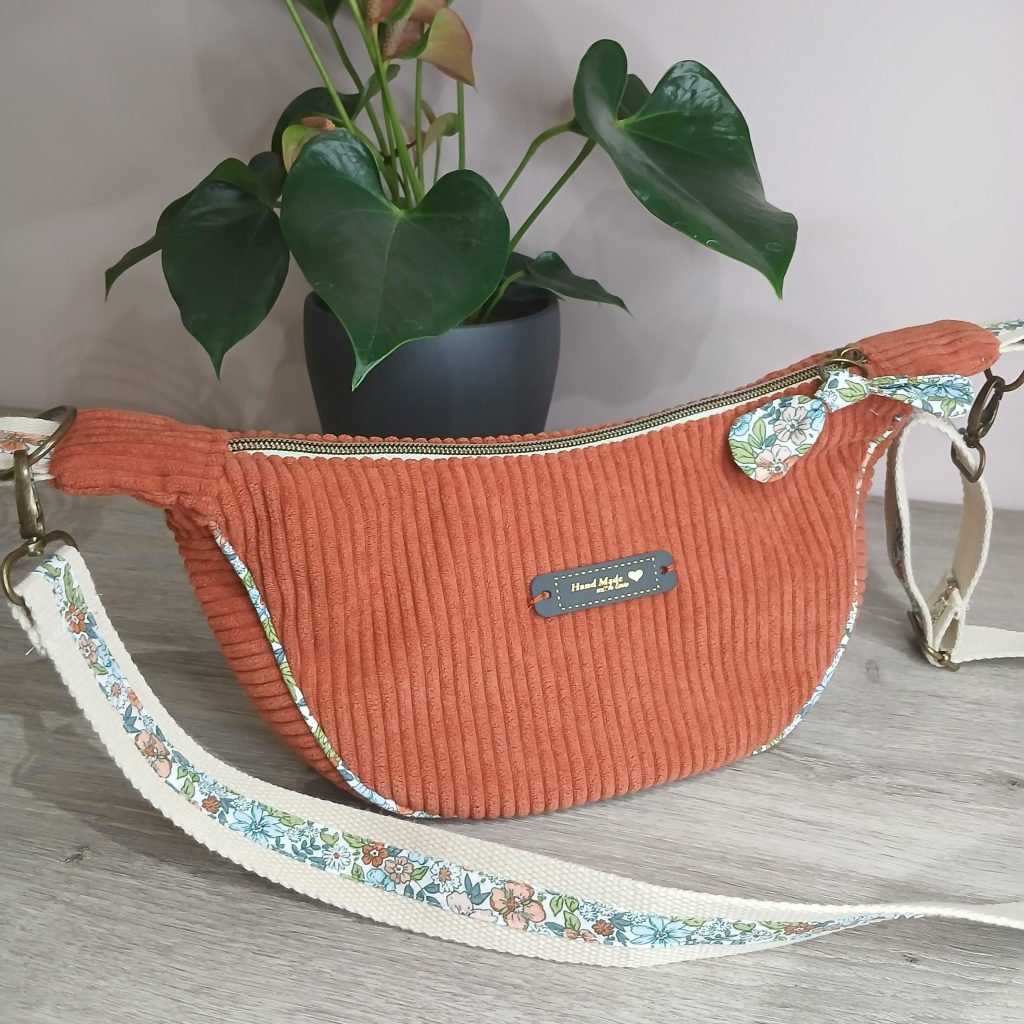 Accessoires artisanaux faits main, personnalisables par broderie (sacs, trousses, pochettes)