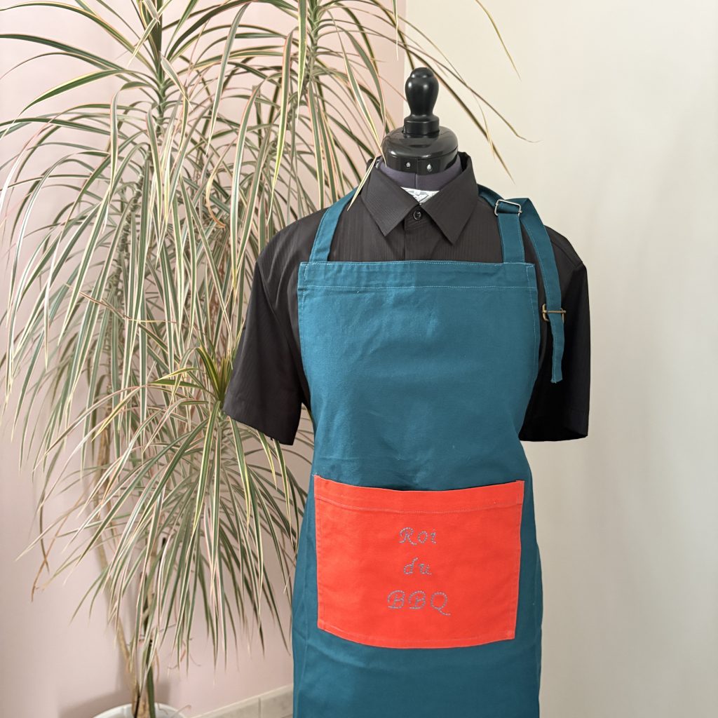 Tablier artisanal brodé cousu à la main
