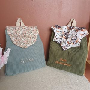 Sac à dos enfant personnalisé avec rabat nuage ou étoile et broderie