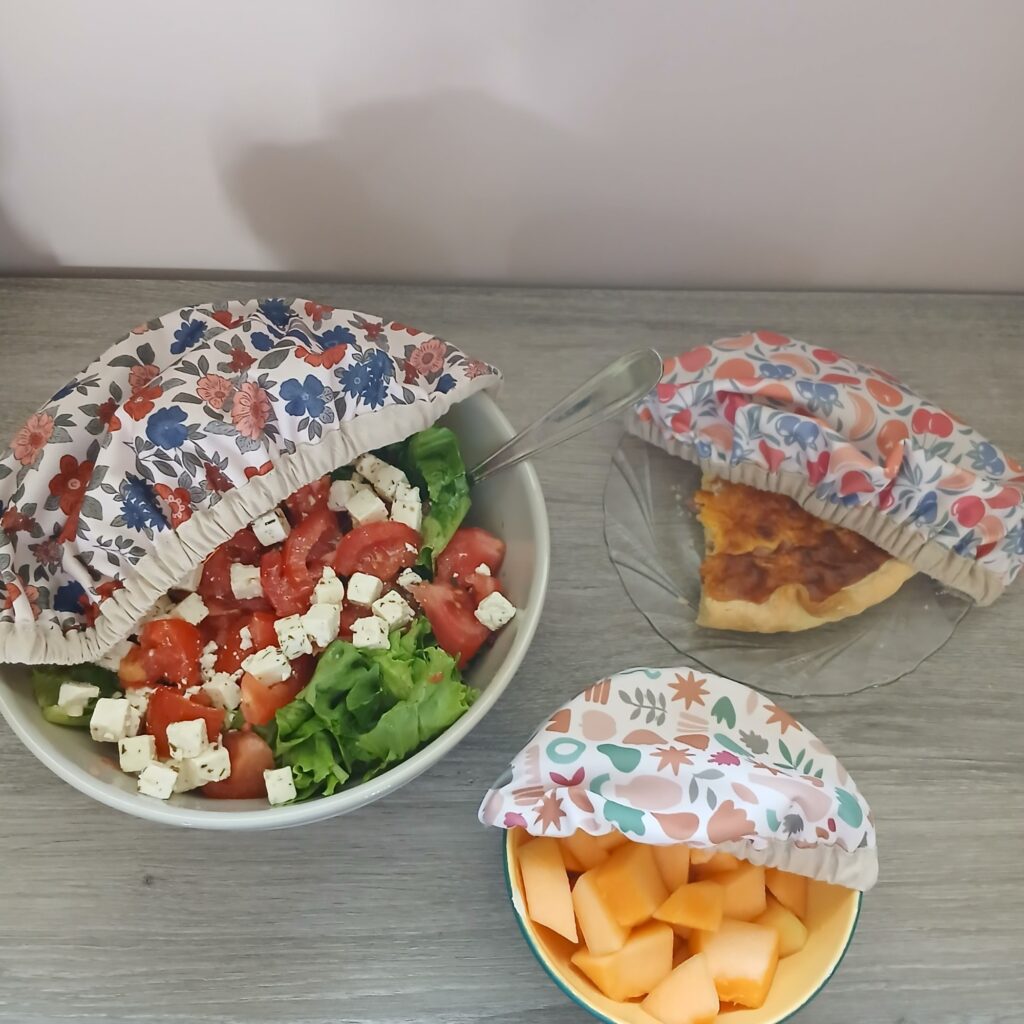 plusieurs aliments protégés par une charlotte alimentaire