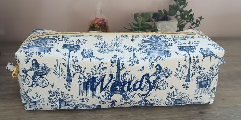 Broderie personnalisée sur sac ou trousse artisanale